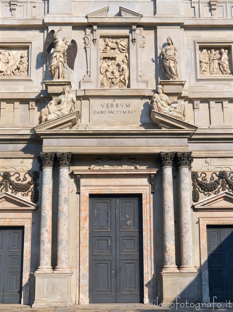 Milano - Ingresso principale della Chiesa di Santa Maria dei Miracoli